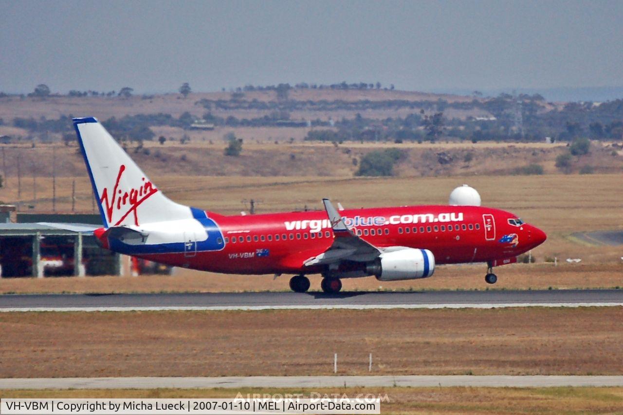 VH-VBM, 2002 Boeing 737-76N C/N 32734, Taking off