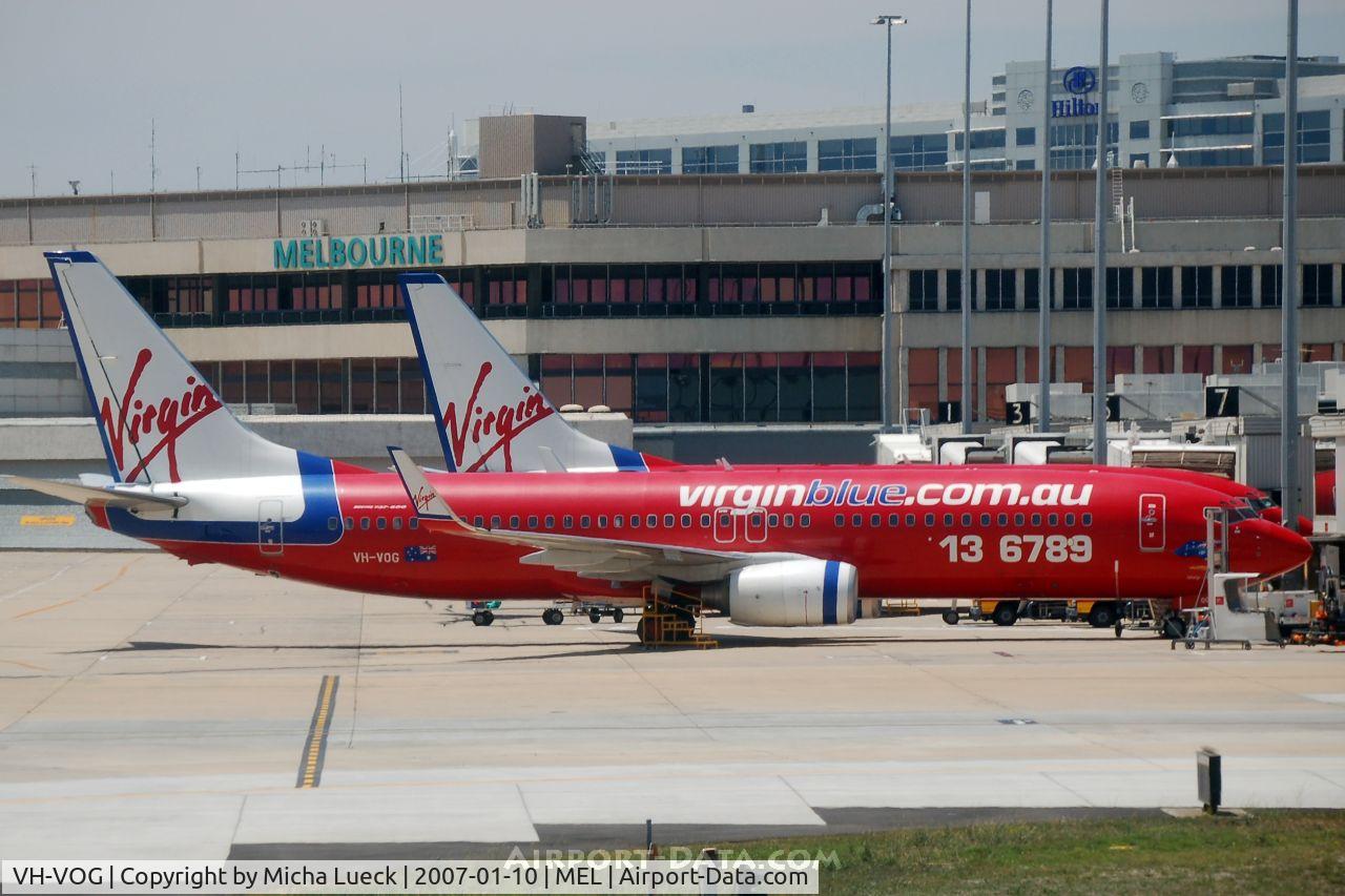 VH-VOG, 2001 Boeing 737-86N C/N 28644, At the gate
