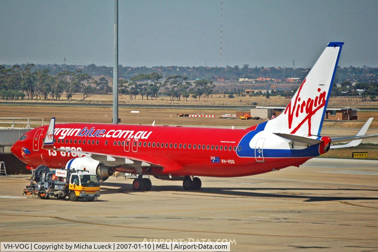 VH-VOG, 2001 Boeing 737-86N C/N 28644, At Melbourne