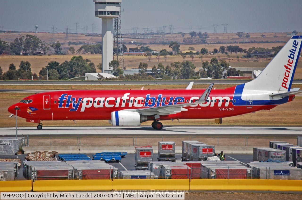 VH-VOQ, 2003 Boeing 737-8FE C/N 33798, Taxiing to the gate