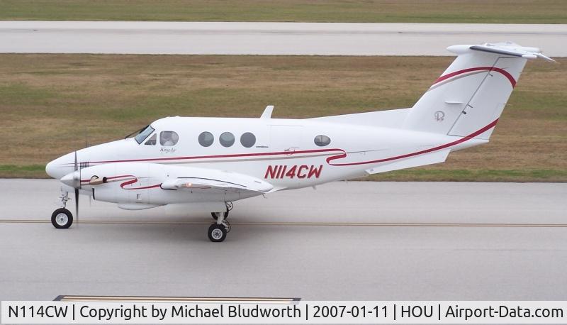 N114CW, 1980 Beech F90 King Air C/N LA-97, Taxis by the Air Terminal Museum