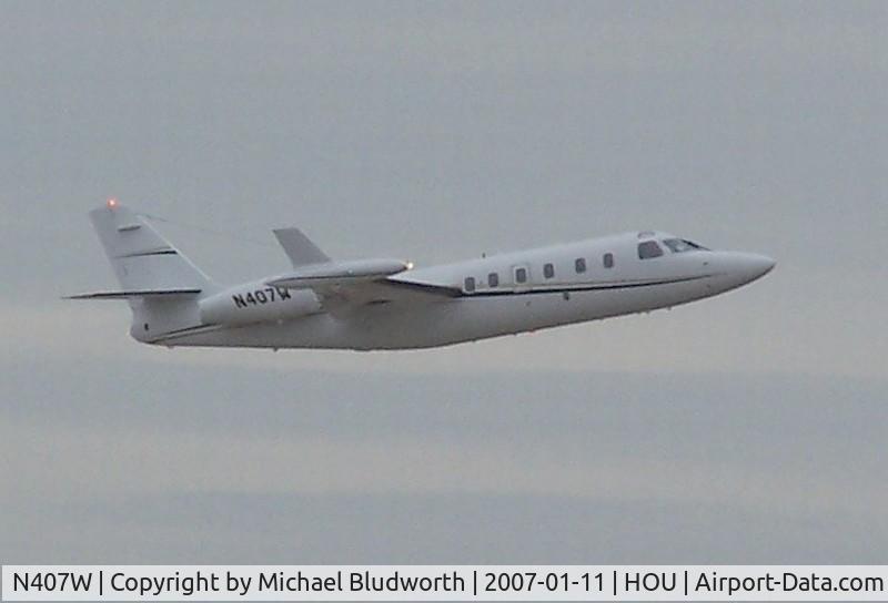 N407W, 1984 Israel Aircraft Industries 1124A C/N 407, Takes off on 22