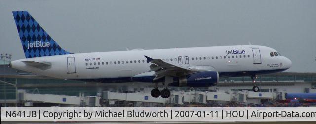 N641JB, 2006 Airbus A320-232 C/N 2848, Lands on 12R. Blue Come Back Now Ya Hear