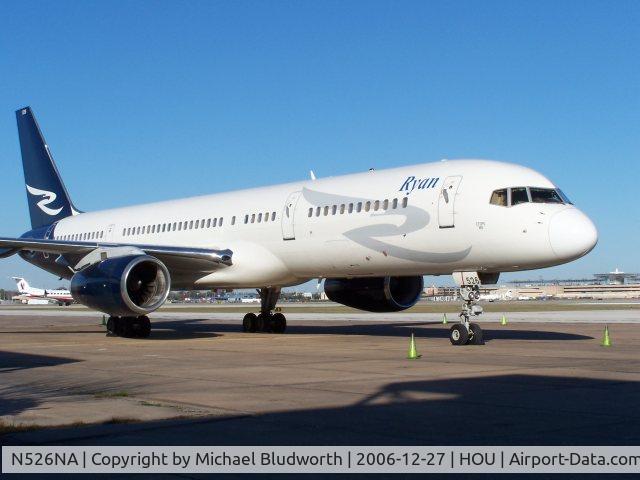 N526NA, 1990 Boeing 757-236 C/N 24794, Waiting on the west ramp