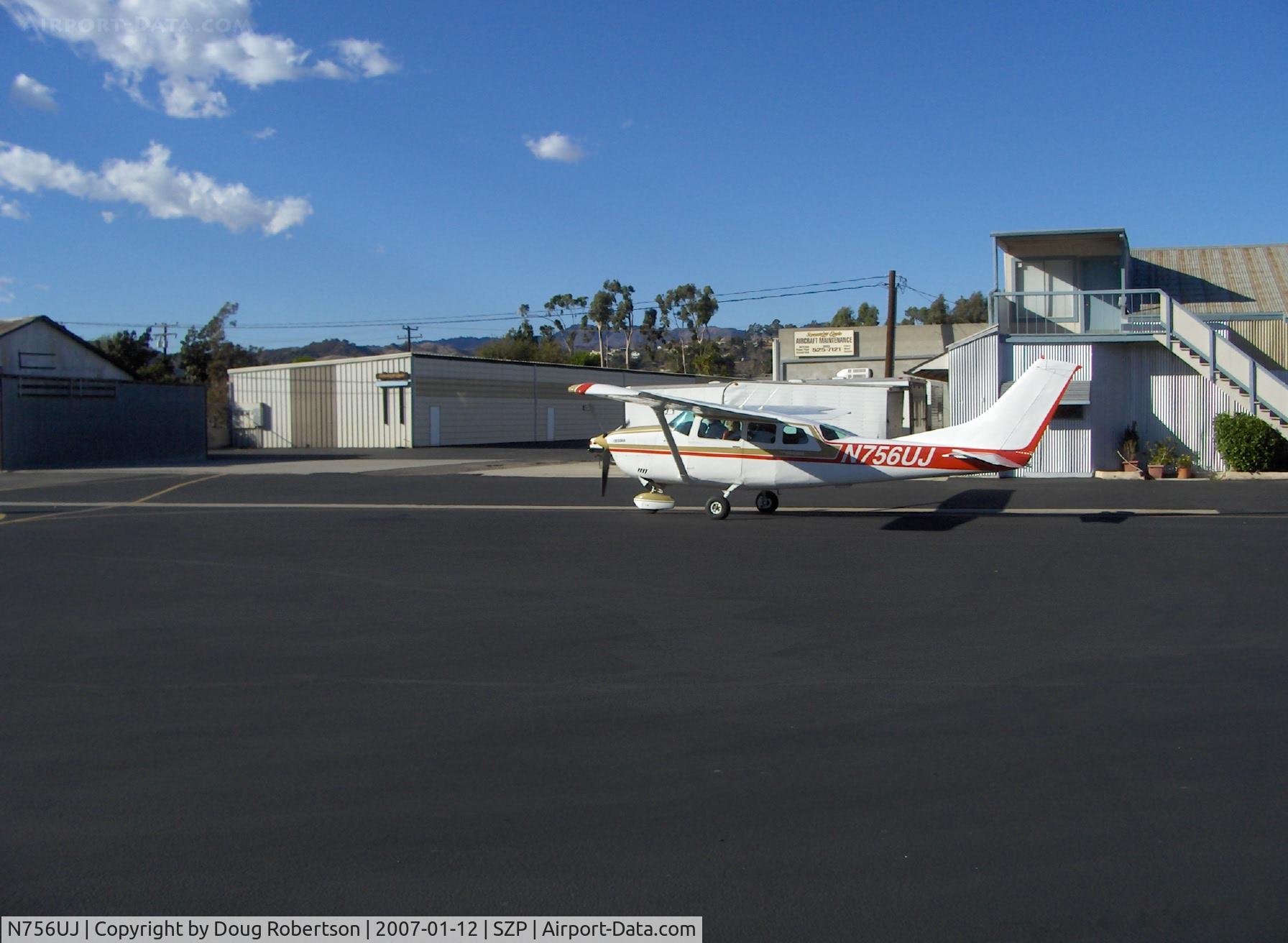 N756UJ, 1978 Cessna TU206G Turbo Stationair C/N U20604364, 1978 Cessna TU206G TURBO STATIONAIR, Continental TSIO-520, taxi to refuel