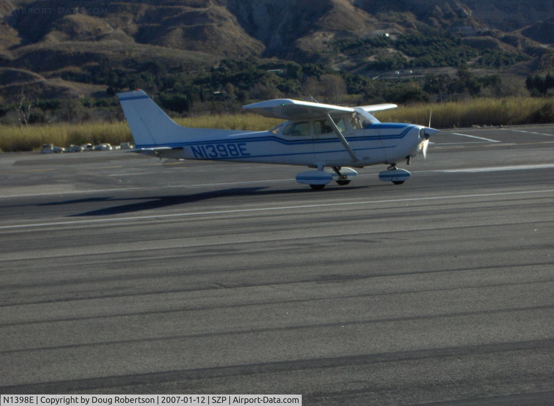 N1398E, 1978 Cessna 172N C/N 17270985, 1978 Cessna 172N, Lycoming O-320-H2AD 160 Hp, turn off Rwy 22 after landing