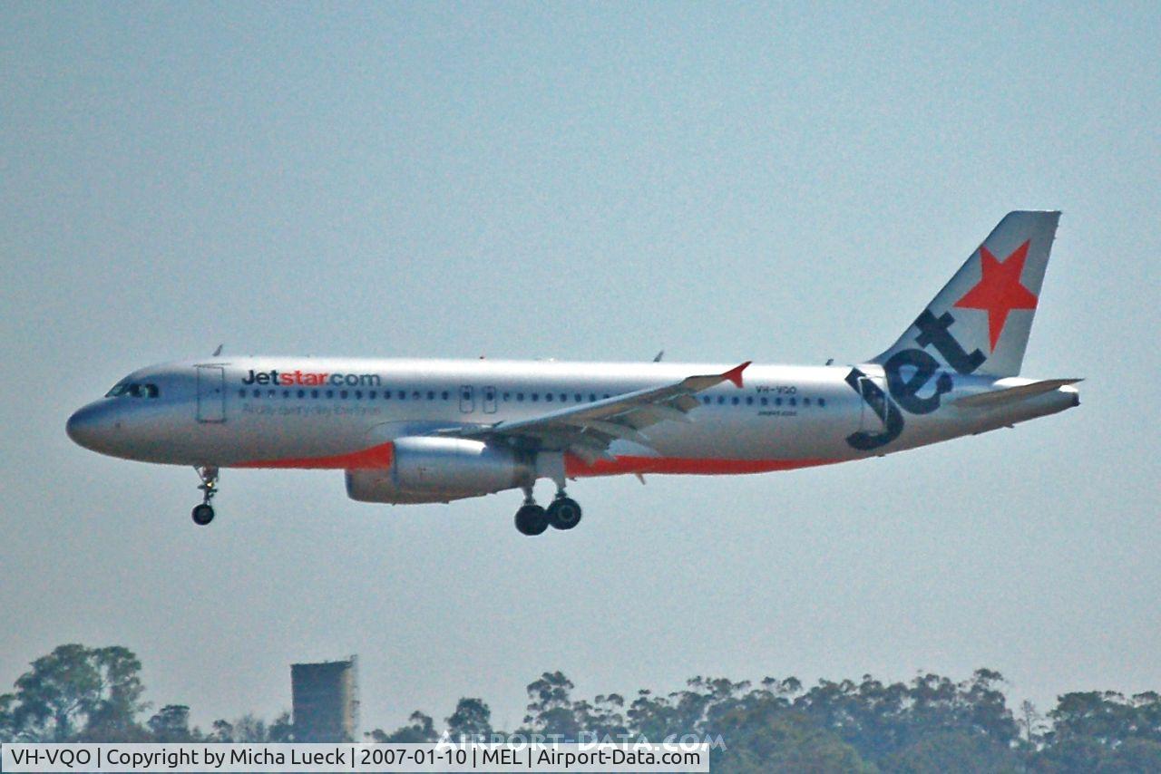 VH-VQO, 2000 Airbus A320-232 C/N 2587, On finals