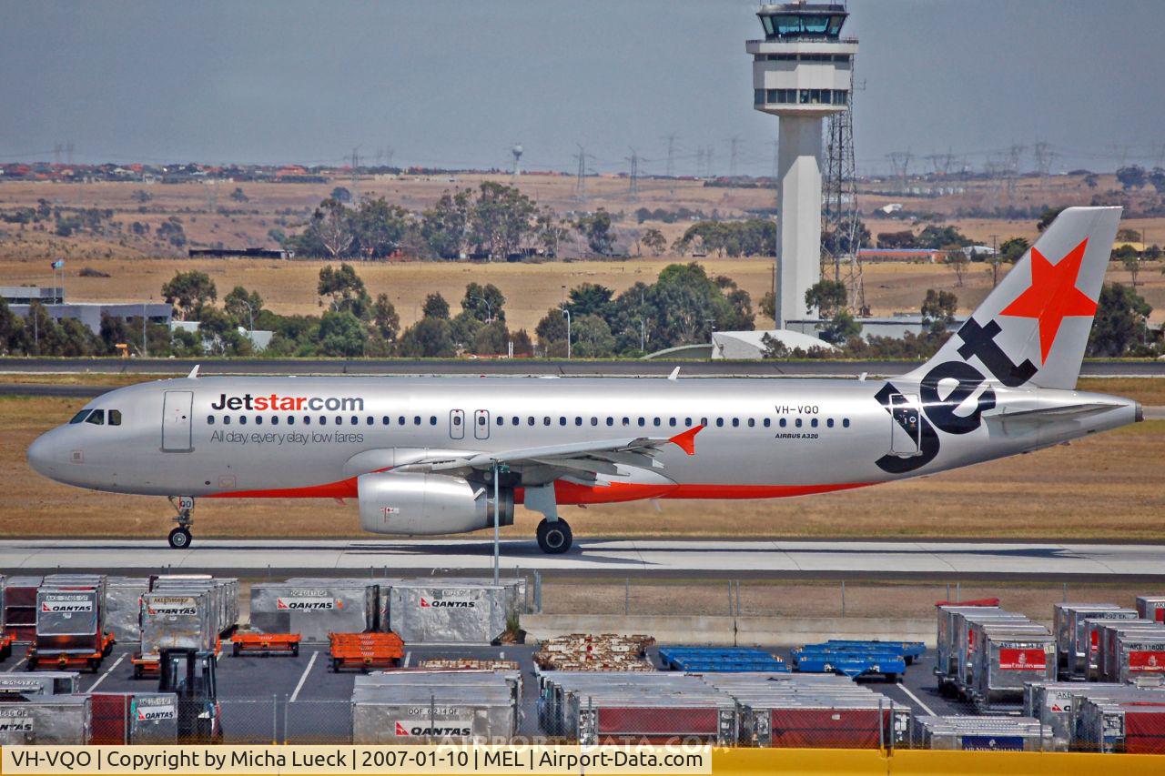 VH-VQO, 2000 Airbus A320-232 C/N 2587, Taxiing to the runway