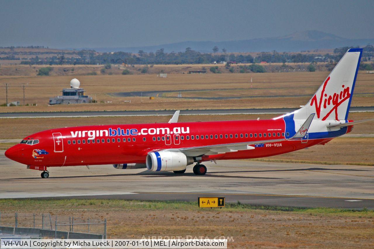 VH-VUA, 2004 Boeing 737-8FE C/N 33997, Taxiing to the gate