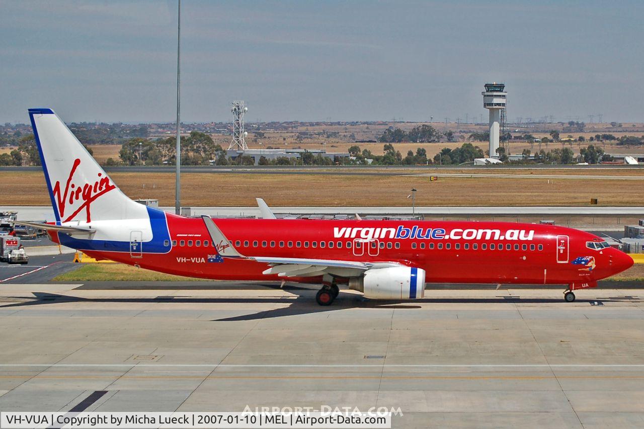 VH-VUA, 2004 Boeing 737-8FE C/N 33997, Taxiing to the runway
