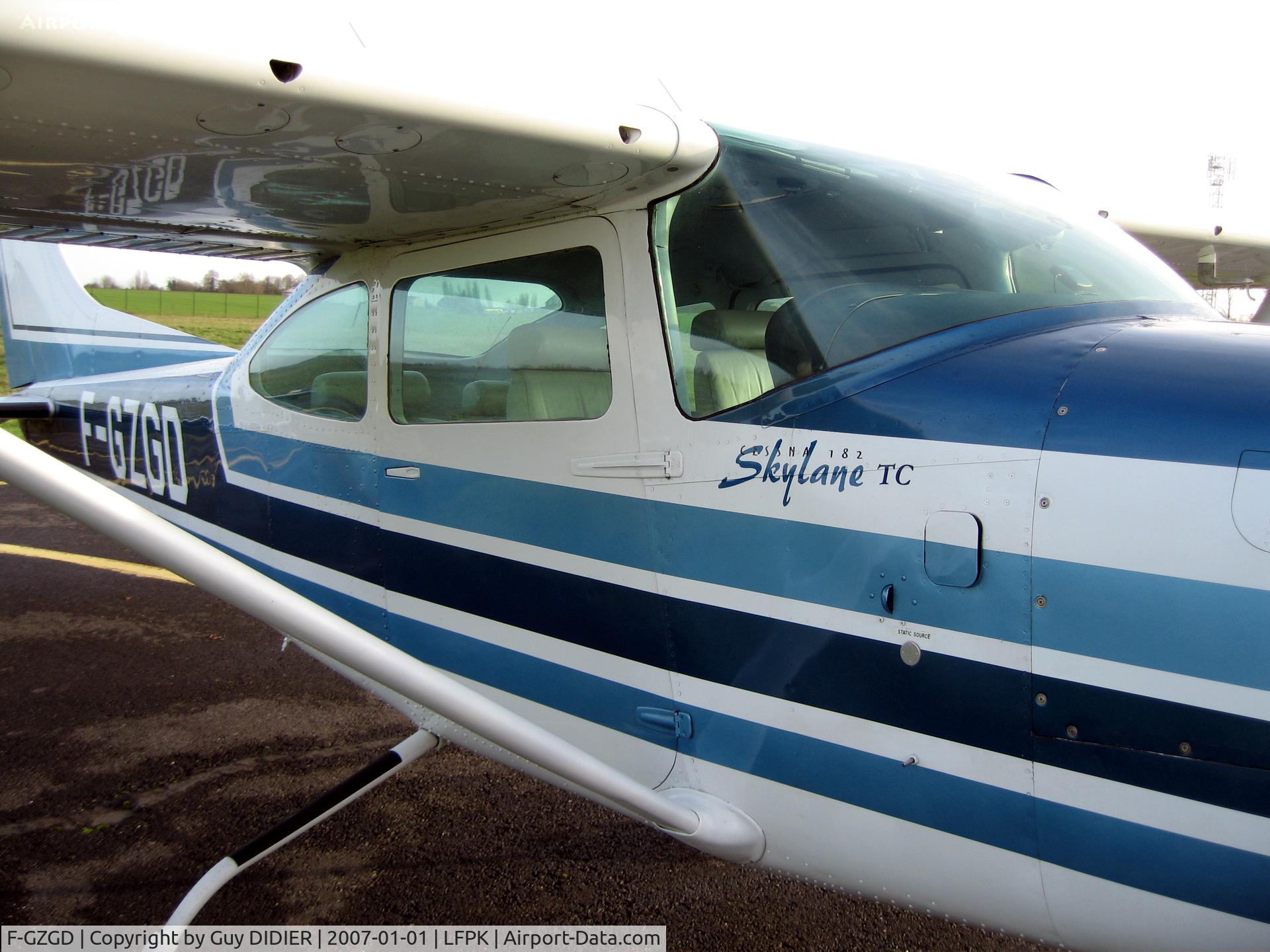 F-GZGD, Cessna TR182 Turbo Skylane RG Turbo Skylane RG C/N R182-00766, Ready to take off