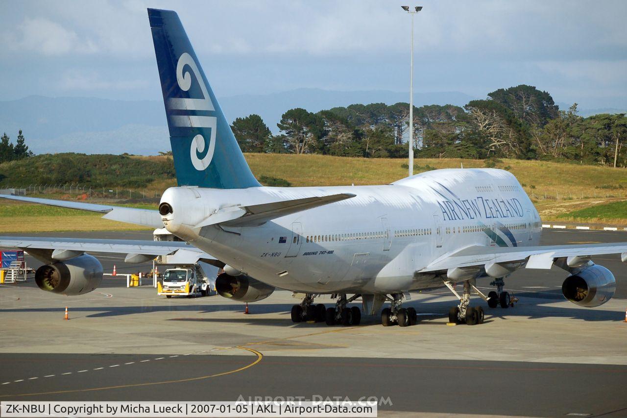 ZK-NBU, 1992 Boeing 747-419 C/N 25605, At Auckland