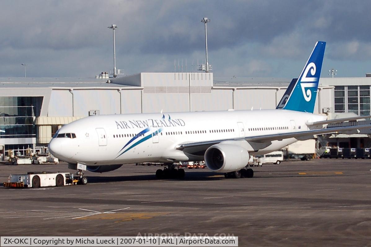 ZK-OKC, 2006 Boeing 777-219/ER C/N 34377, At Auckland