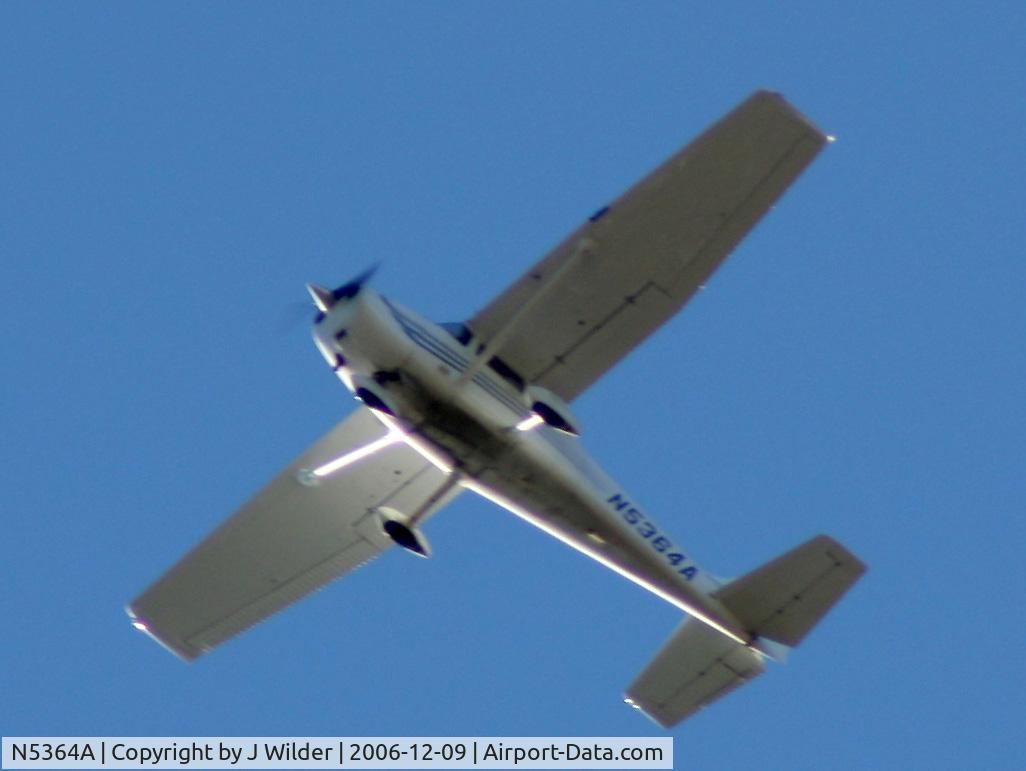 N5364A, 2003 Cessna 172S C/N 172S9417, in flight