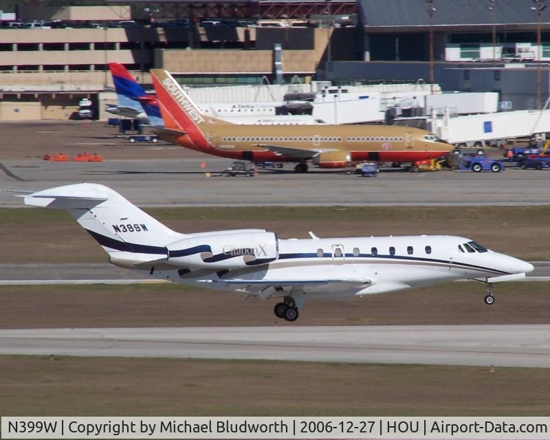 N399W, 2001 Cessna 750 Citation X C/N 750-0171, Landing on 12R