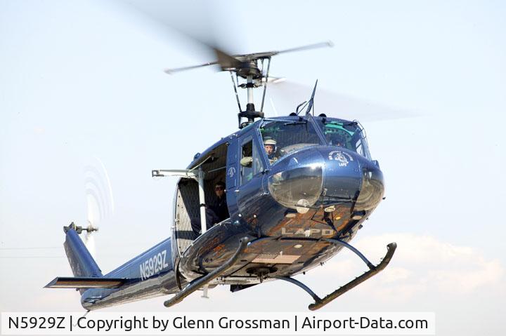 N5929Z, Bell UH-1H Iroquois C/N 8708, Bell UH-1H Huey Hovering