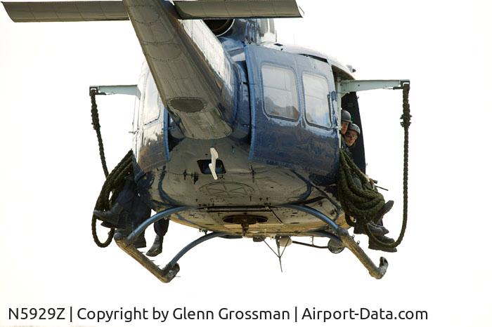 N5929Z, Bell UH-1H Iroquois C/N 8708, Bell UH-1H Huey Preparing Fast Rope Action