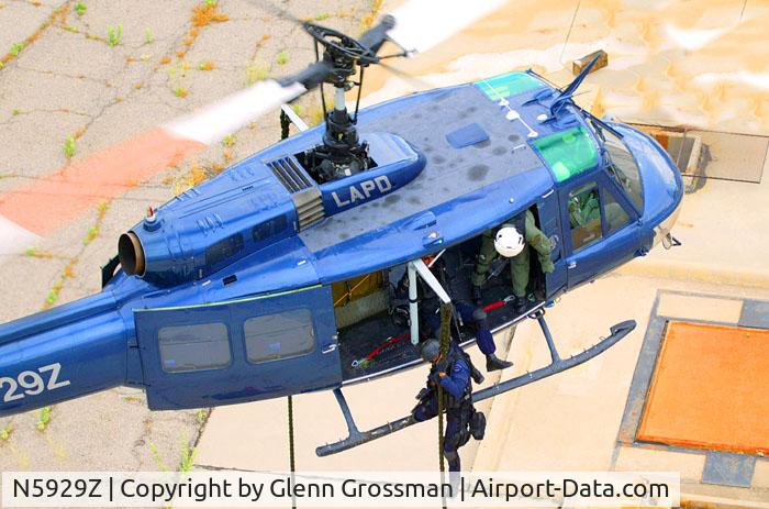 N5929Z, Bell UH-1H Iroquois C/N 8708, Bell UH-1H Huey Fast Rope SWAT Engaging