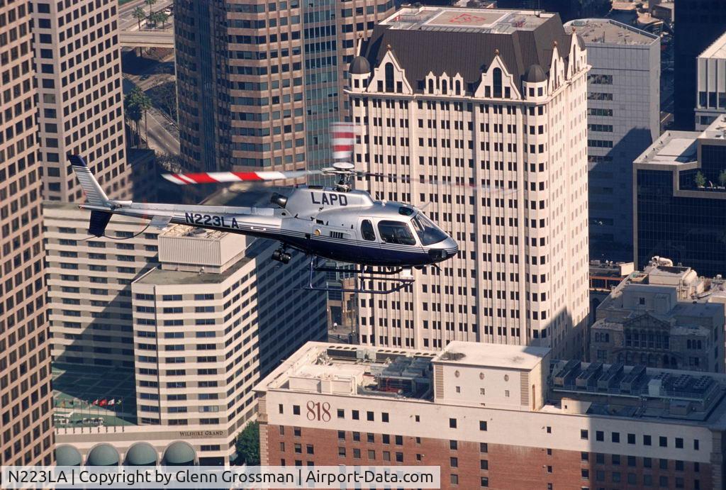 N223LA, 2000 Eurocopter AS-350B-2 Ecureuil C/N 3278, Eurocopter AS 350 B2 Over Downtown Los Angeles, CA