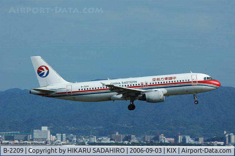 B-2209, 1999 Airbus A320-214 C/N 1030, Short final for RWY24.