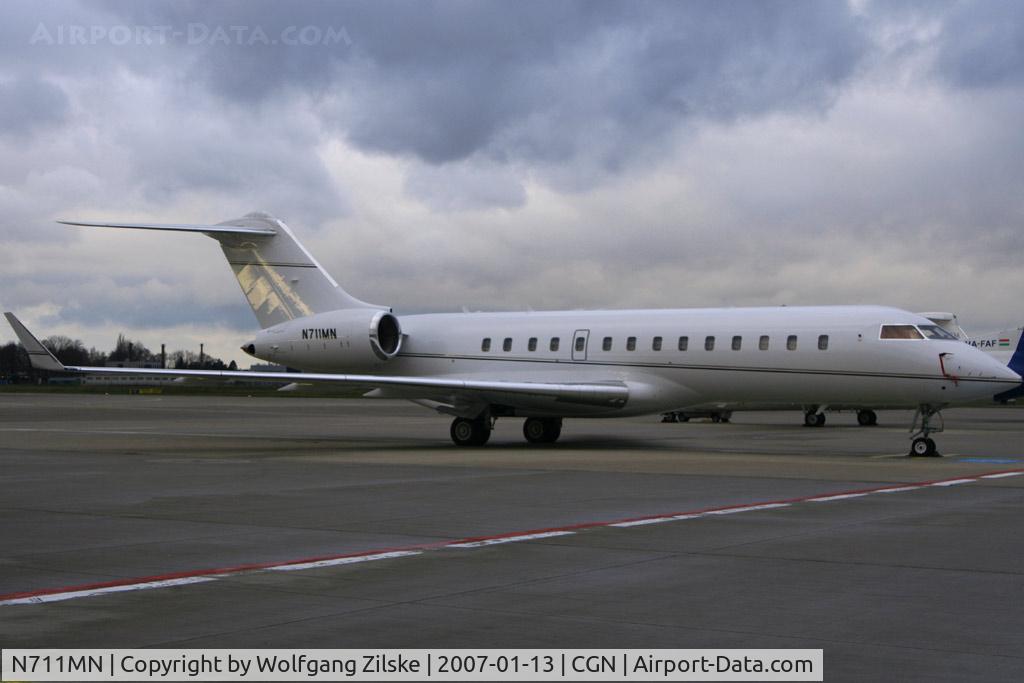 N711MN, 2000 Bombardier BD-700-1A10 Global Express C/N 9002, visitor