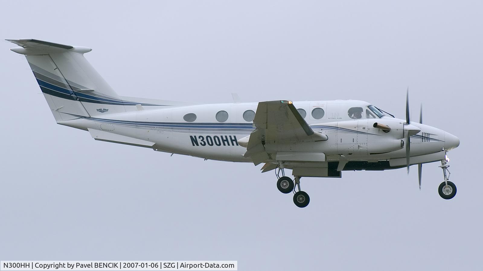 N300HH, 1985 Beech 300 C/N FA-80, landing rwy 16