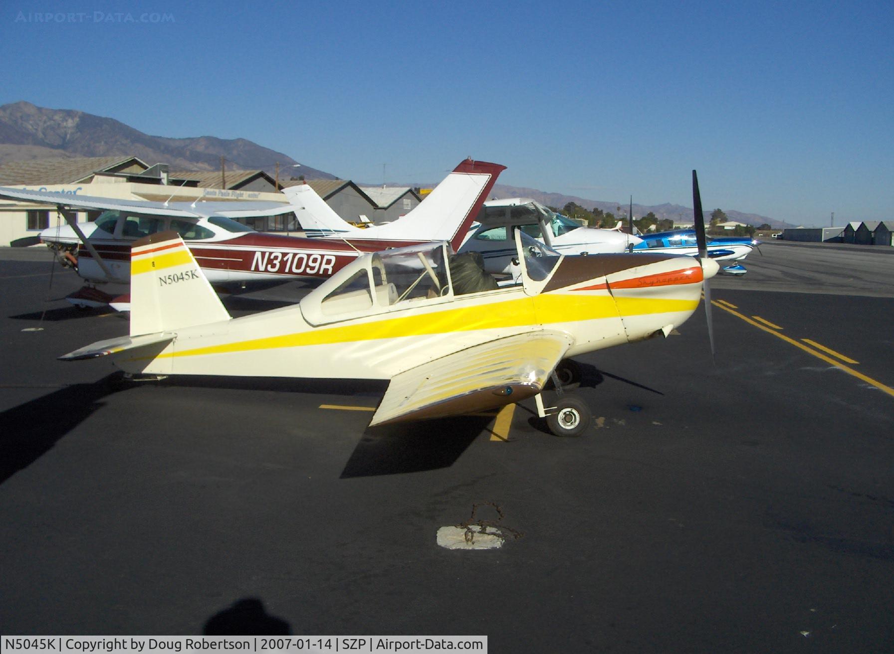N5045K, Rosenhan SKYHOPPER C/N 1, 1986 Rosenhan Salvay-Stark 'Skyhopper I', Continental O-200 100 Hp engine idling, strapping in