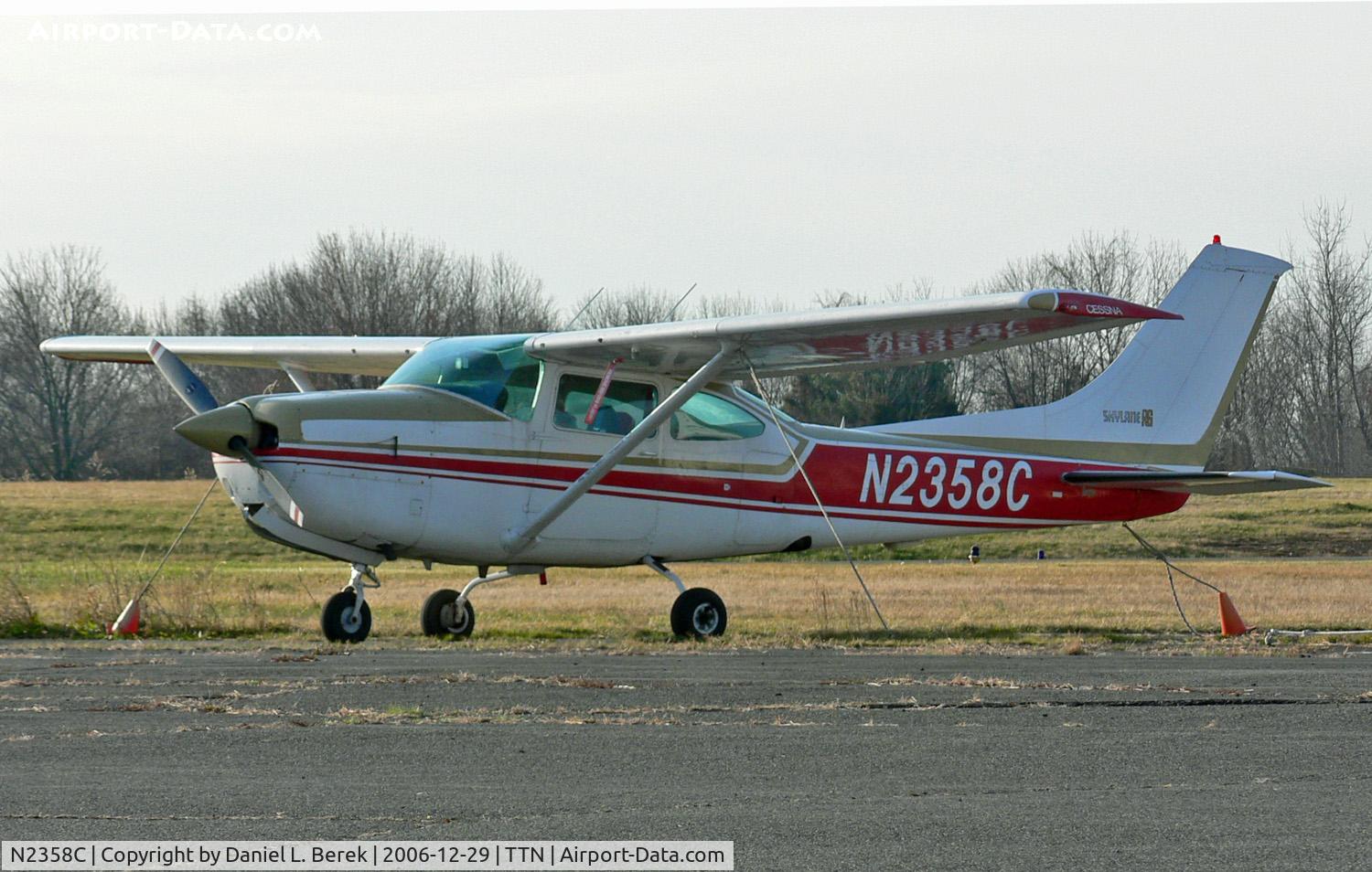 N2358C, 1978 Cessna R182 Skylane RG C/N R18200159, Nice 1978 Skylane RG II at Trenton - Mercer County.