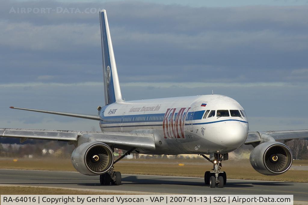 RA-64016, 1995 Tupolev Tu-204-100 C/N 1450742364016, Salzburg @ highest frequenz
