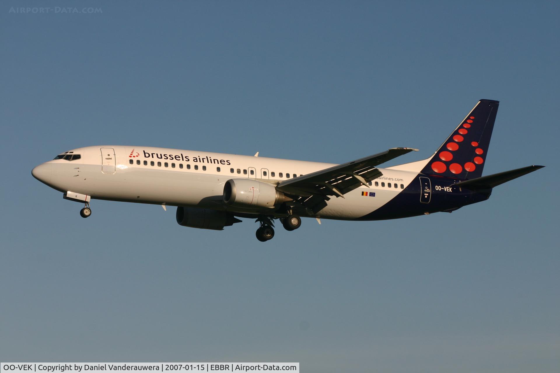 OO-VEK, 1989 Boeing 737-405 C/N 24270, with new colour scheme