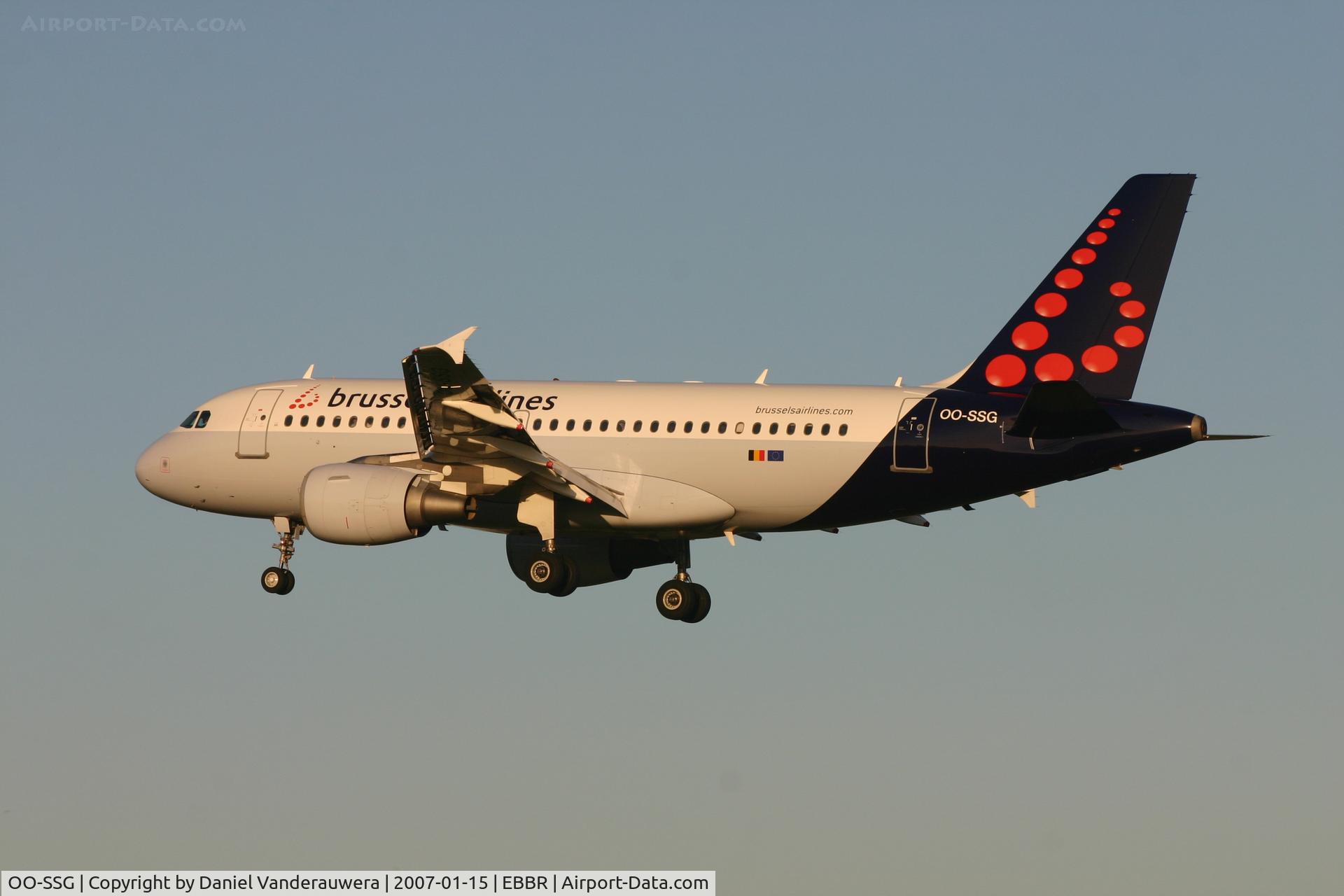 OO-SSG, 2000 Airbus A319-112 C/N 1160, with new colour scheme