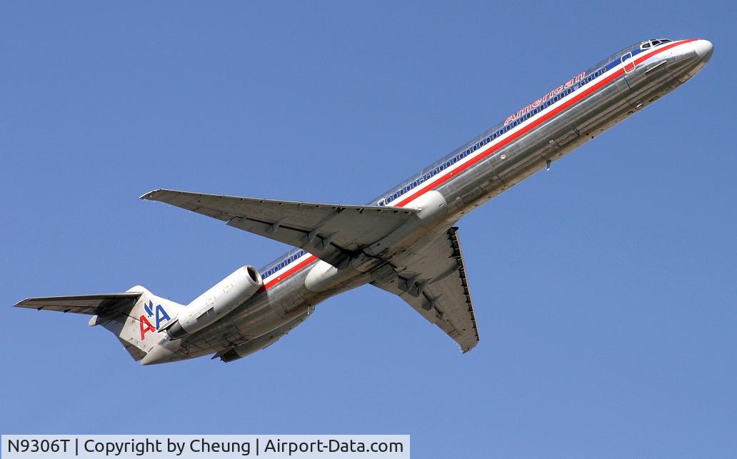 N9306T, 1987 McDonnell Douglas MD-83 (DC-9-83) C/N 49567, Exterior during Takeoff