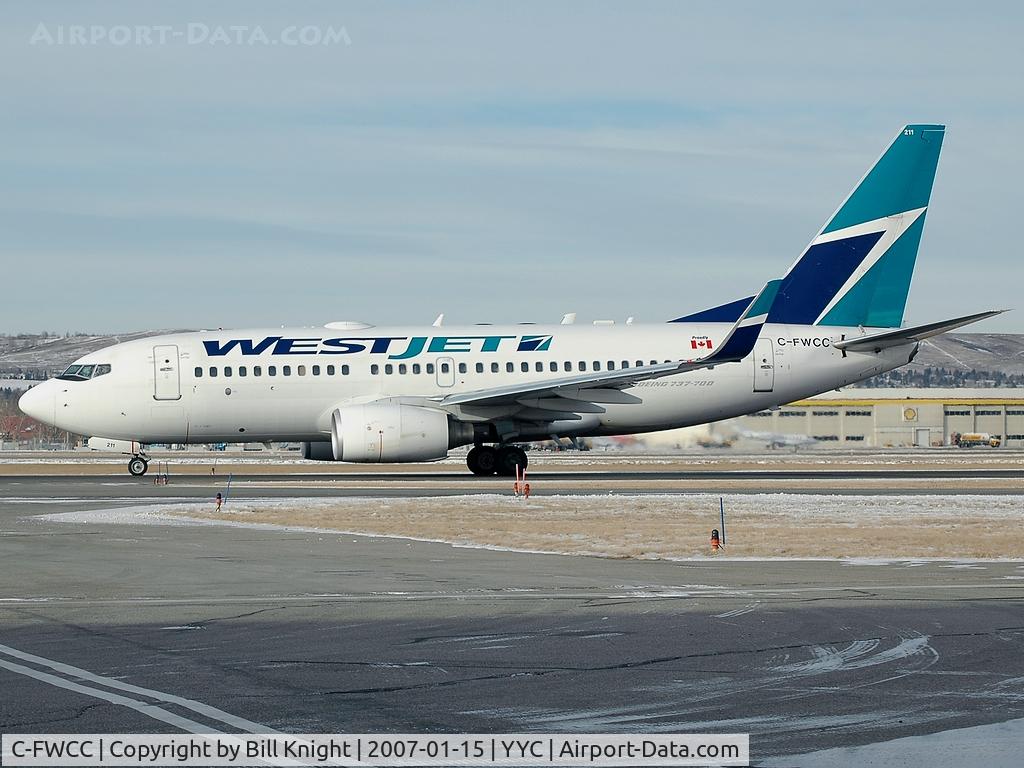 C-FWCC, 2003 Boeing 737-7CT C/N 32752, Heading to threshhold 34