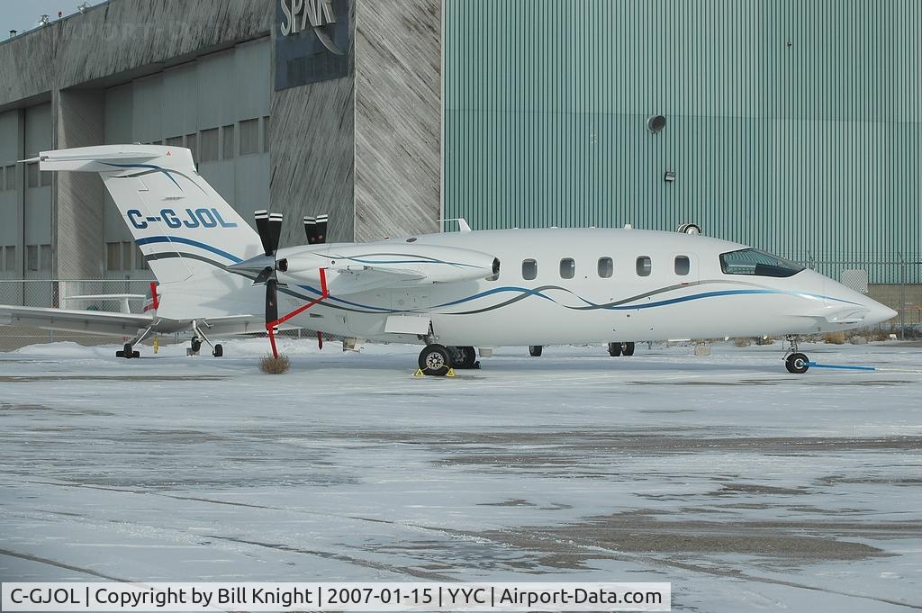 C-GJOL, 2003 Piaggio P-180 Avanti C/N 1069, Looks good in winter
