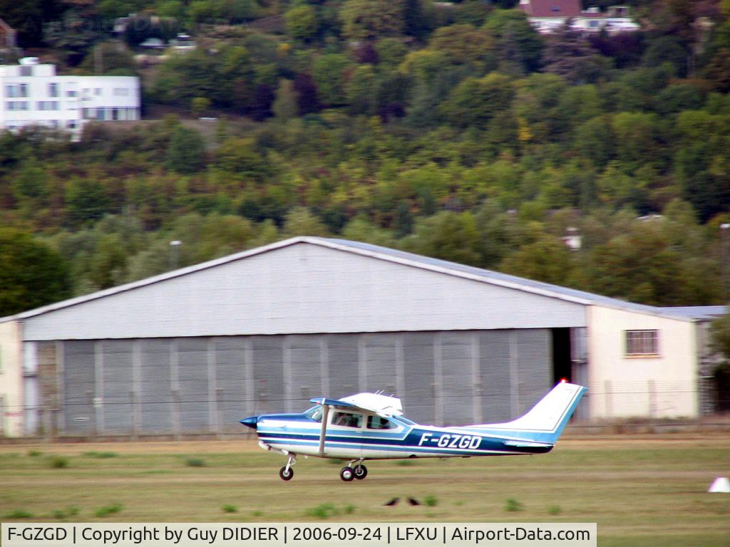 F-GZGD, Cessna TR182 Turbo Skylane RG Turbo Skylane RG C/N R182-00766, Take off at LFXU