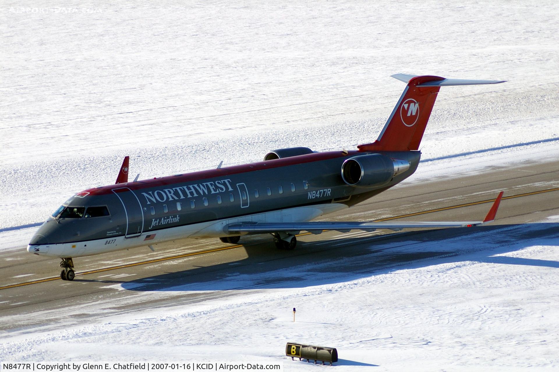 N8477R, 2001 Bombardier CRJ-200LR (CL-600-2B19) C/N 7477, Northwest Airlink taxiing in
