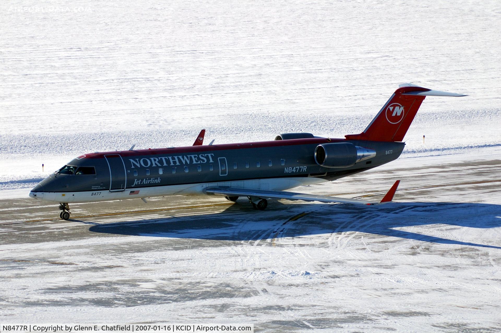 N8477R, 2001 Bombardier CRJ-200LR (CL-600-2B19) C/N 7477, Northwest Airlink taxiing in