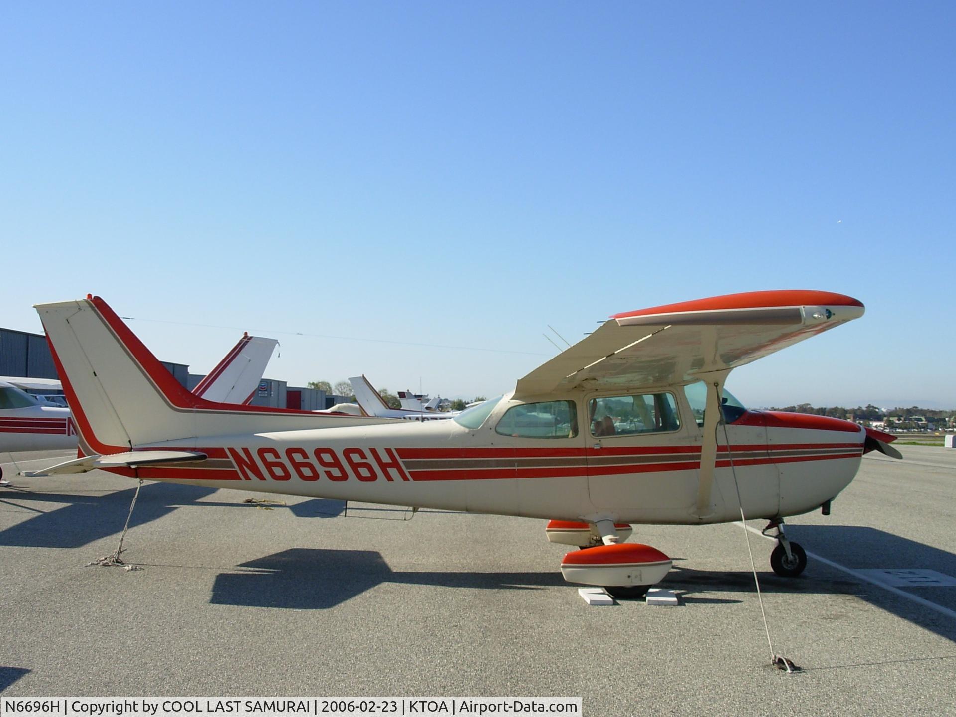 N6696H, 1975 Cessna 172M C/N 17265542, N6696H at KTOA.