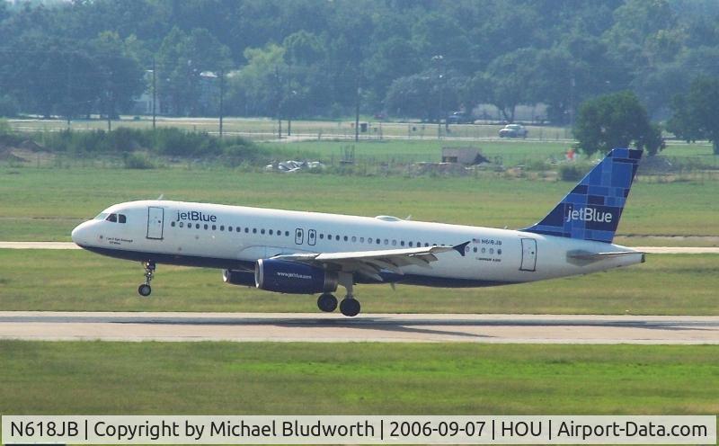 N618JB, 2005 Airbus A320-232 C/N 2489, First landing of a jetBlue plane at HOU.