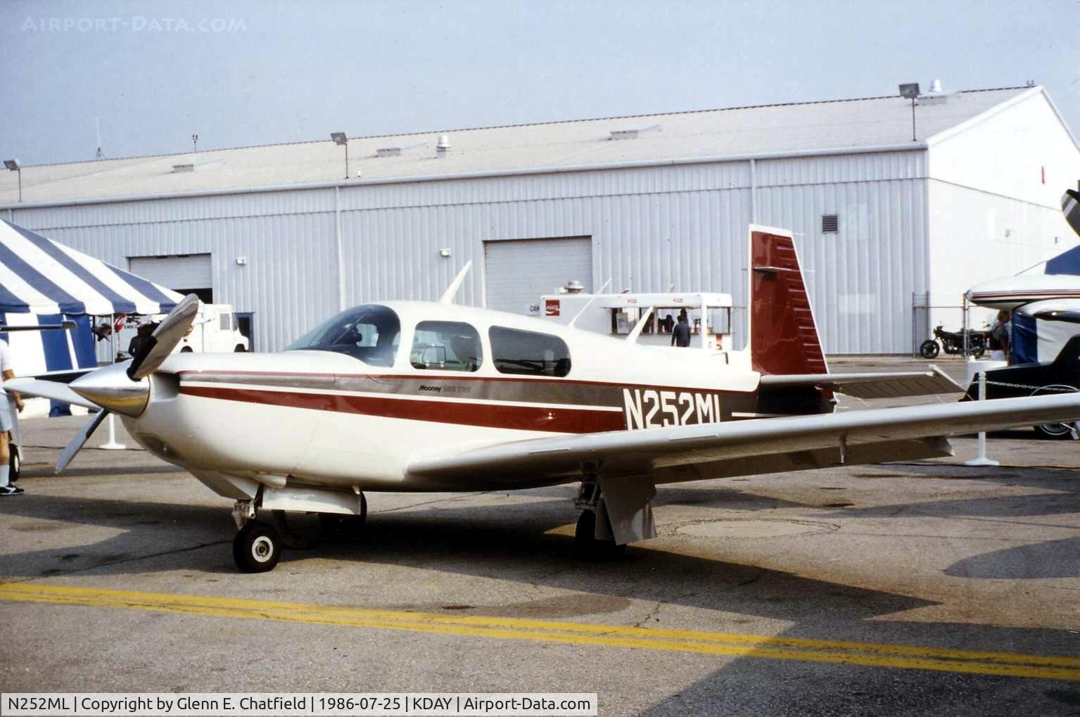 N252ML, Mooney M20K C/N 25-1039, At the Dayton International Air Show & Trade Exposition