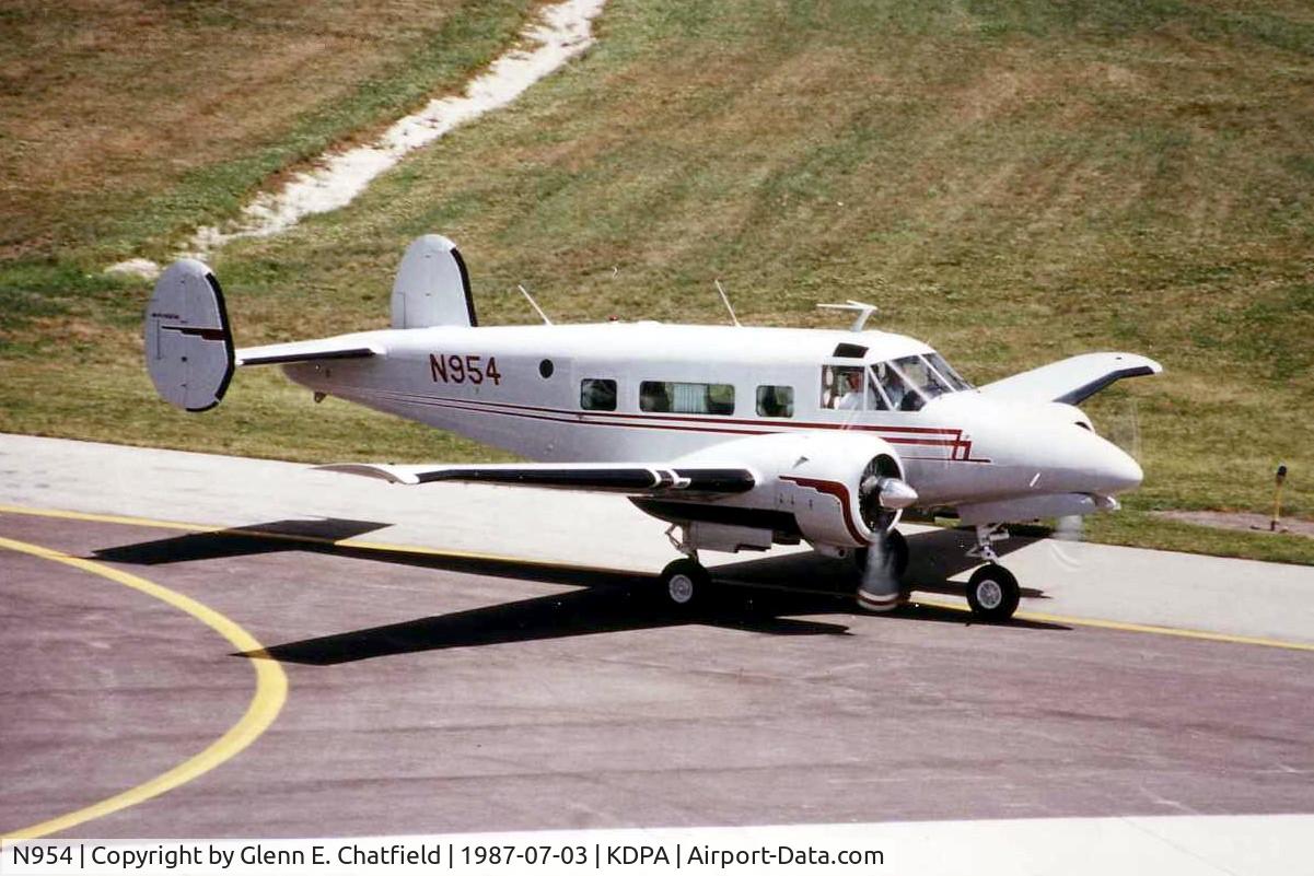 N954, 1964 Beech H-18 Tri-Gear C/N BA-670, Well-kept Twin Beech