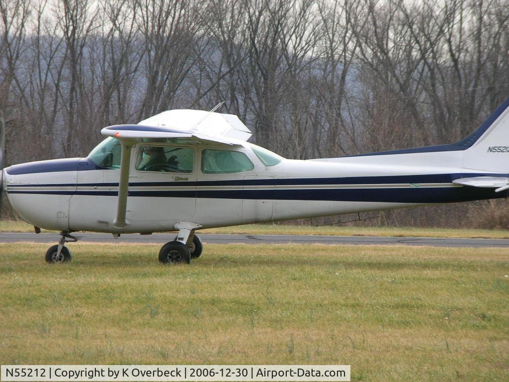 N55212, 1981 Cessna 172P C/N 17275136, Taxiing