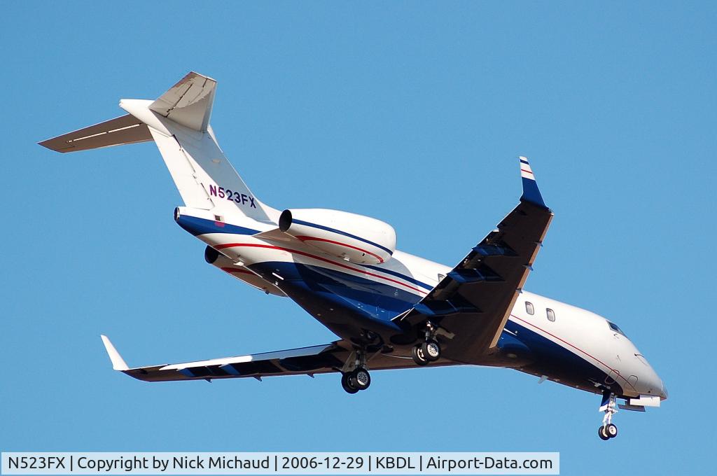 N523FX, 2005 Bombardier Challenger 300 (BD-100-1A10) C/N 20074, Sharp Challenger on final to runway 6
