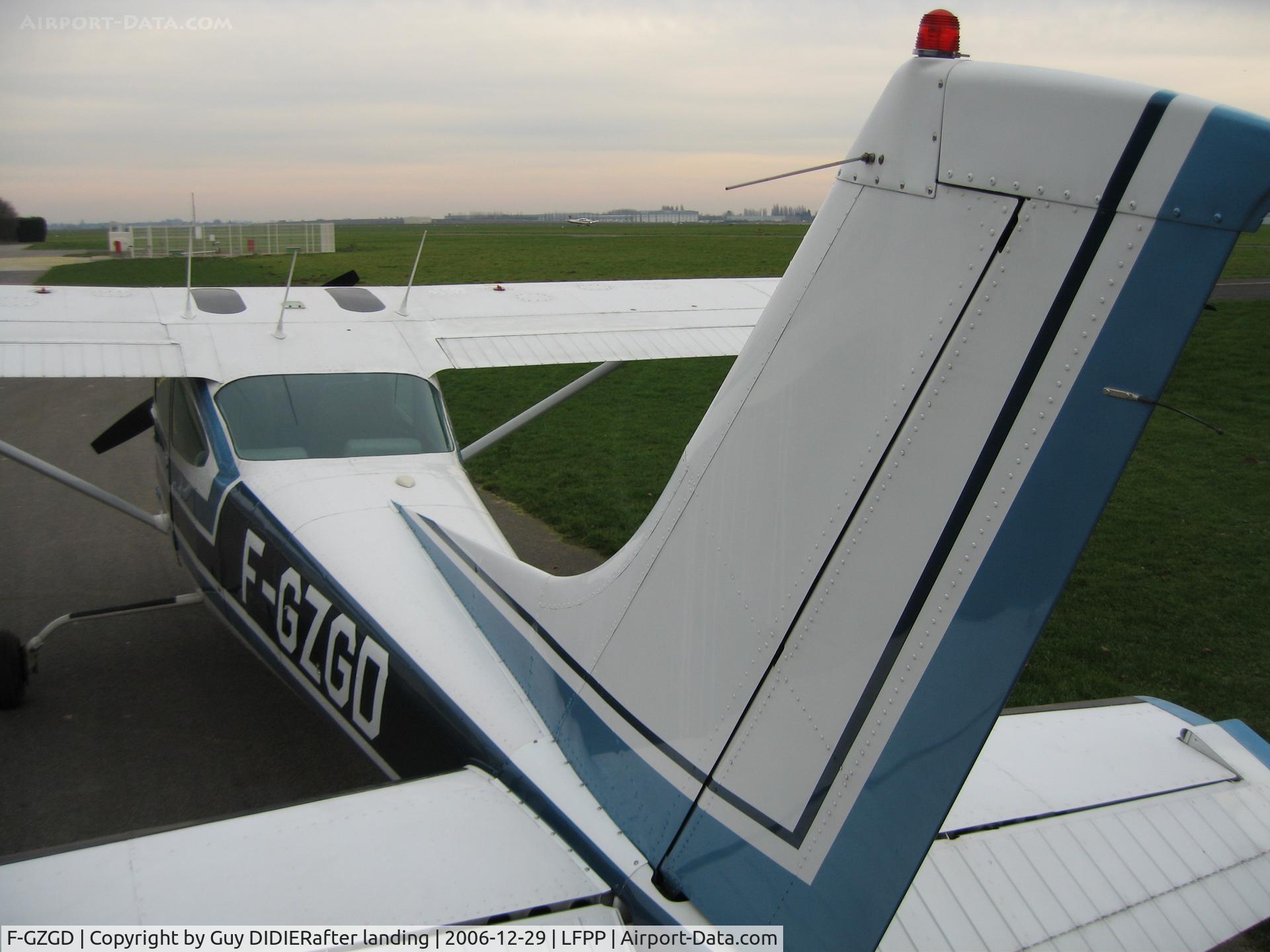F-GZGD, Cessna TR182 Turbo Skylane RG Turbo Skylane RG C/N R182-00766, At LFPP dec. 29, 2006