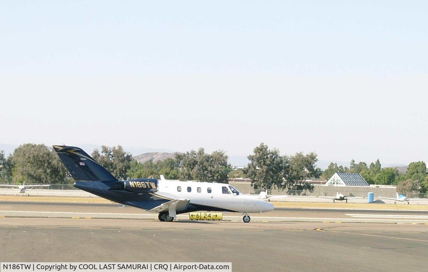 N186TW, 2001 Cessna 525 C/N 525-0416, taxiing to Rwy24
