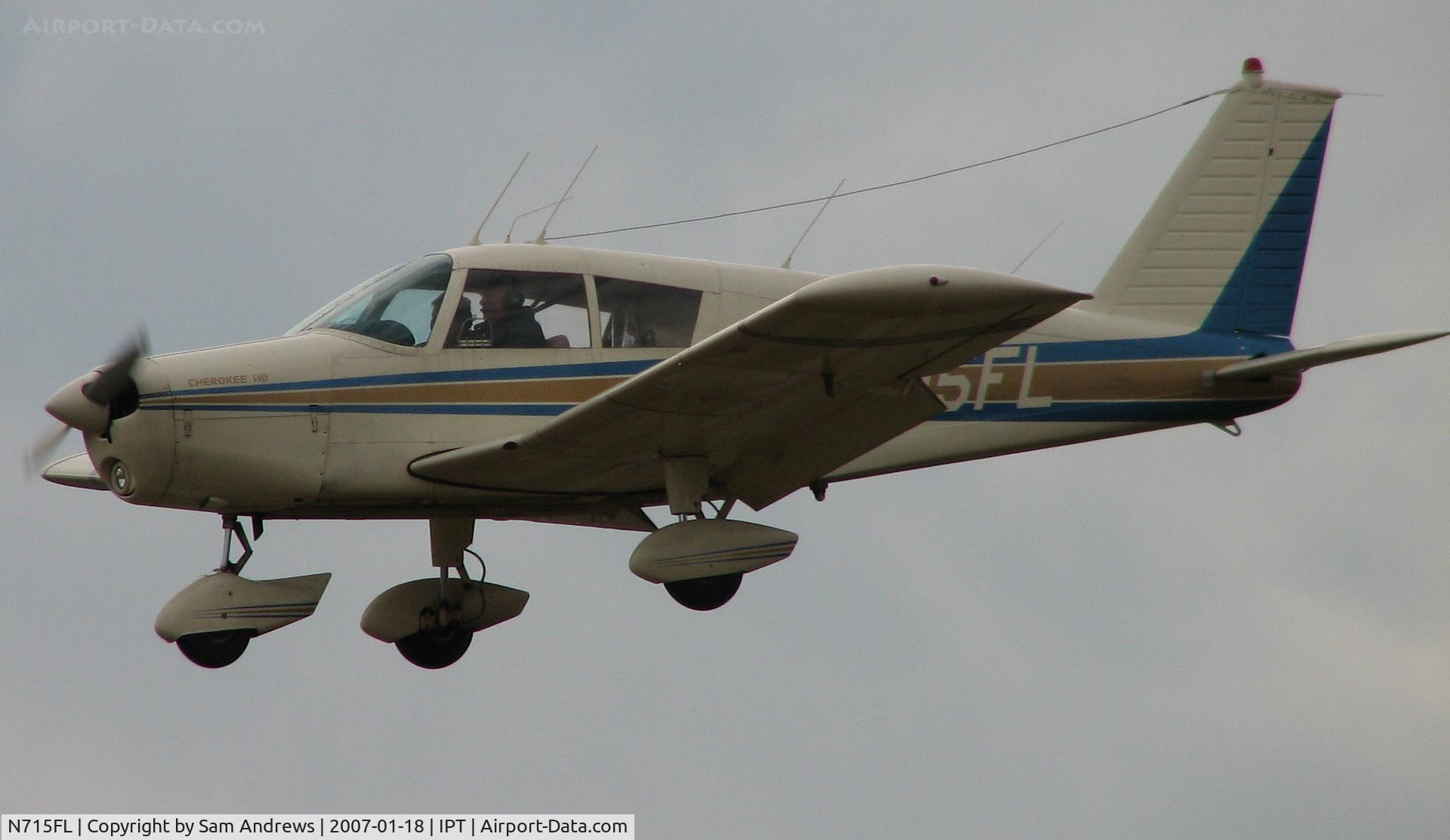 N715FL, 1972 Piper PA-28-140 C/N 28-7225355, Just ove the fence.  The cross was giving them a good time.  Arriving for lunch