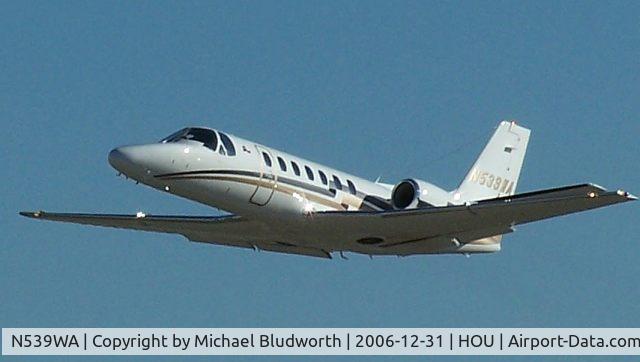 N539WA, 2001 Cessna 560 C/N 560-0556, Takes off from 30L