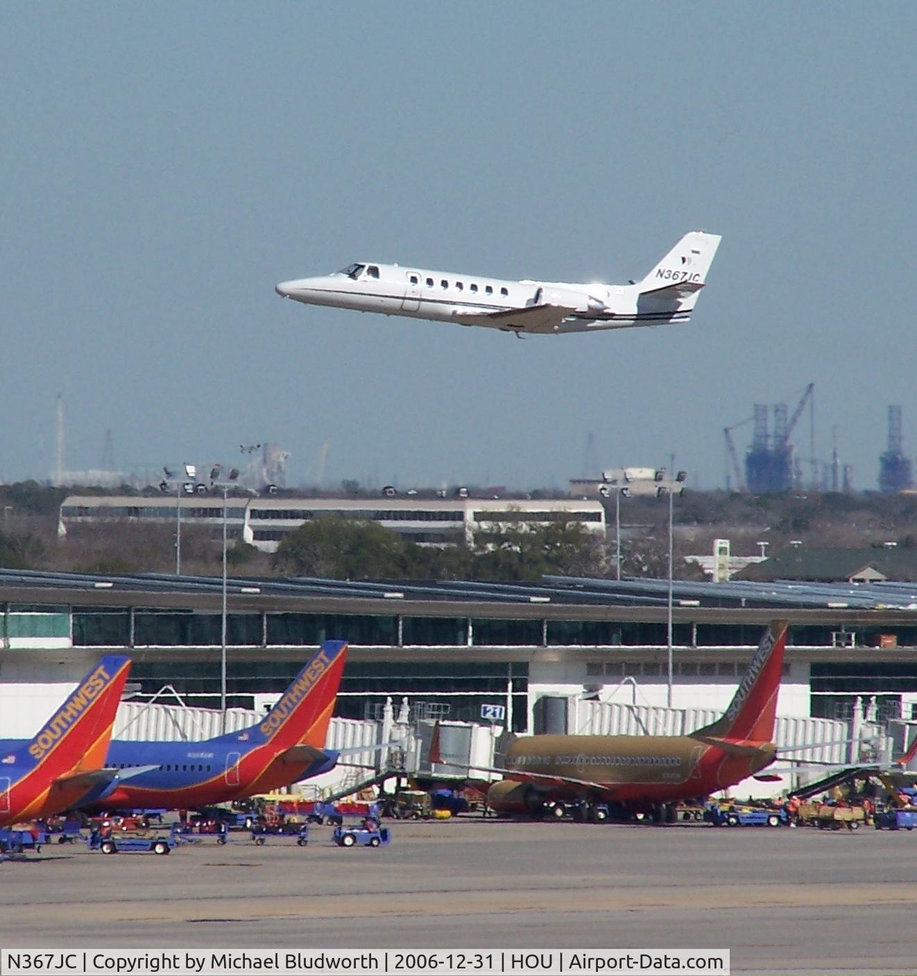 N367JC, Cessna 560 Citation V C/N 560-0069, Takes off on 30R with the HOU terminal behind