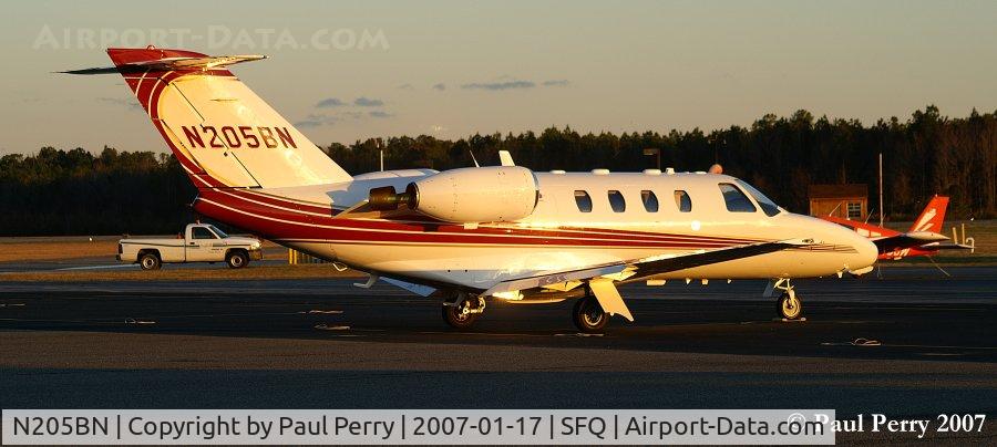 N205BN, 1994 Cessna 525 CitationJet C/N 525-0050, Better view of the trim colors. Looks like a yellow stripe in there as well