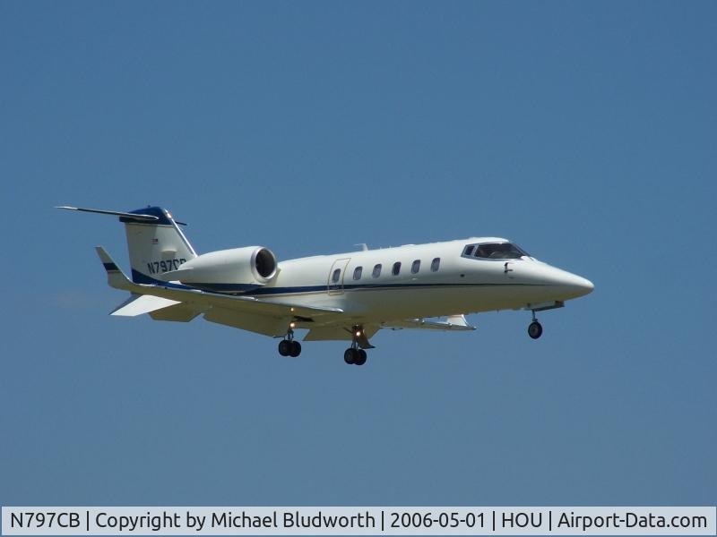 N797CB, 2007 Bombardier Challenger 300 (BD-100-1A10) C/N 20158, Final to 12R